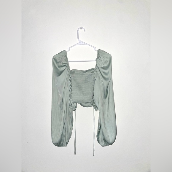 NWT Miss Lola sage green silky ruched top w/ long flowy balloon sleeves size S - Picture 2 of 5
